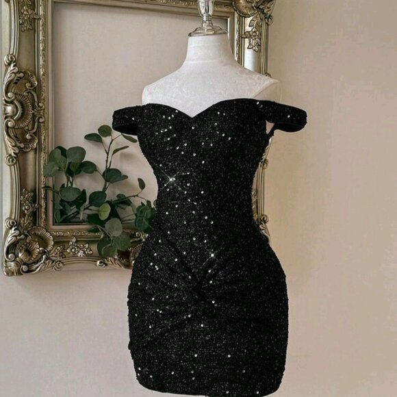 Dresses & Skirts - Elegante y sexy vestido de noche